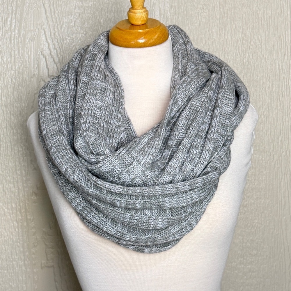 Hollister Womens Grey Marl Ribbed Knit Infinity Scarf Festival Holiday New w Tag
